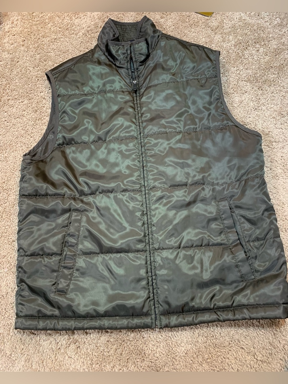 Dockers Men's Quilted Shell Vest in Olive